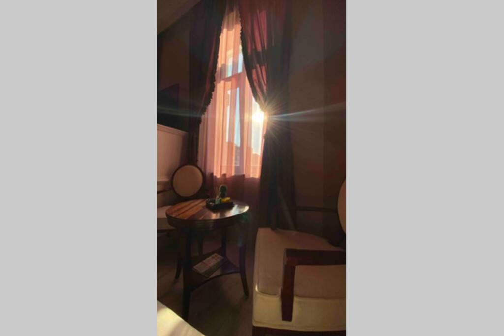 Budoir Royal Apartment Oradea Bagian luar foto